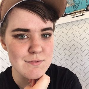 Meet your Posher, Hayley